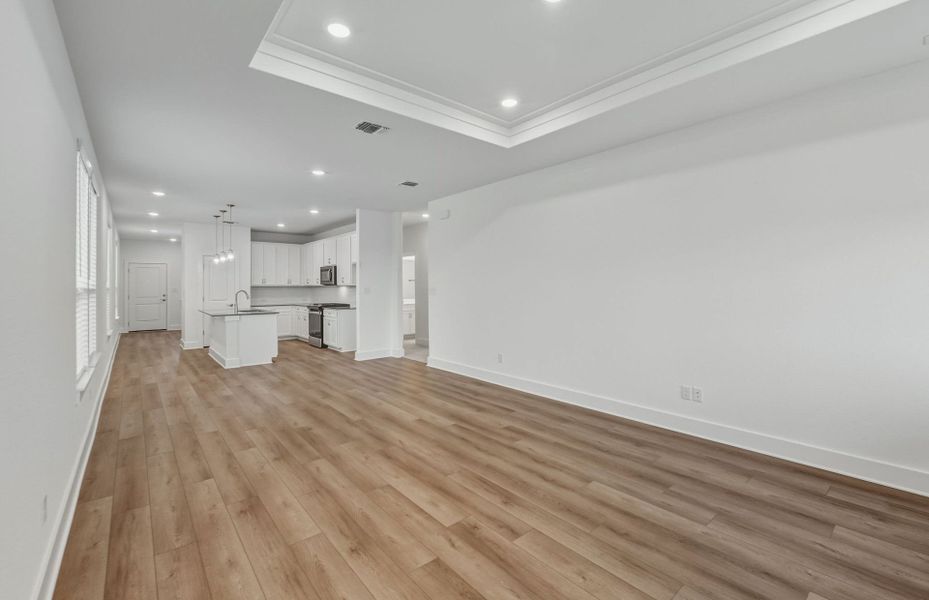 Spacious, unfurnished interior of a new home in Saddleback at Santa Rita Ranch, Liberty Hill (Image 13).