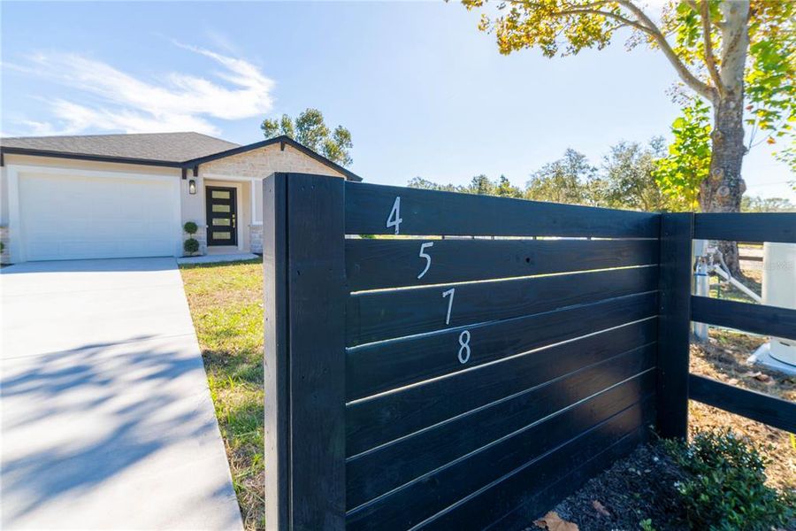 Exterior details and patio area of a home in , Lakeland (Image 43).