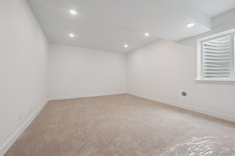 Spacious, unfurnished interior of a new home in The Aurora Highlands, Aurora (Image 19).