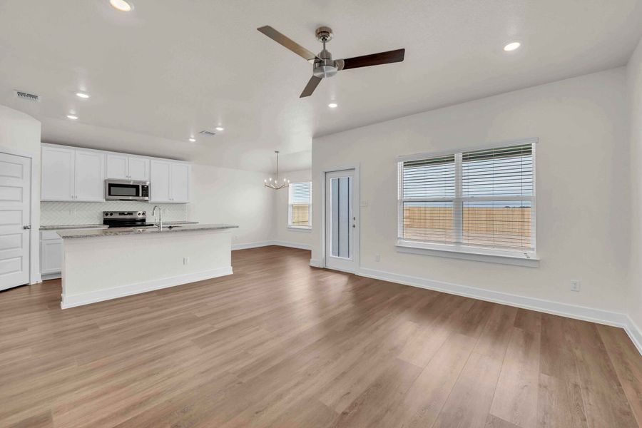Spacious, unfurnished interior of a new home in Park Meadows, Lorena (Image 4). Spacious, unfurnished interior of a new home in Park Meadows, Lorena (Image 4).