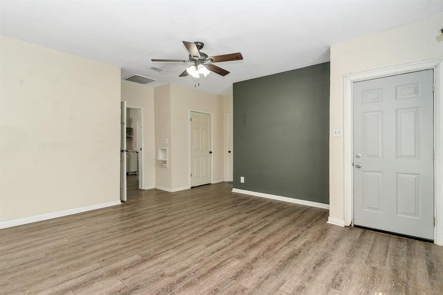 Spacious, unfurnished interior of a new home in , Cleburne (Image 16).