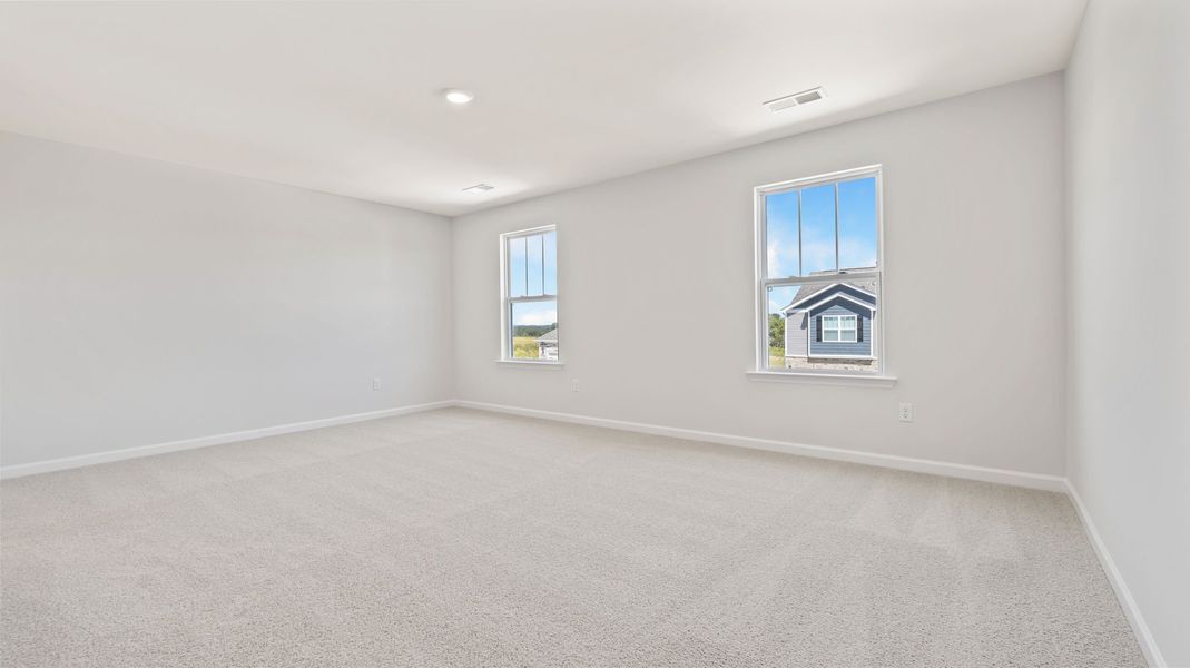 Spacious, unfurnished interior of a new home in Woodglen, Piedmont (Image 23).