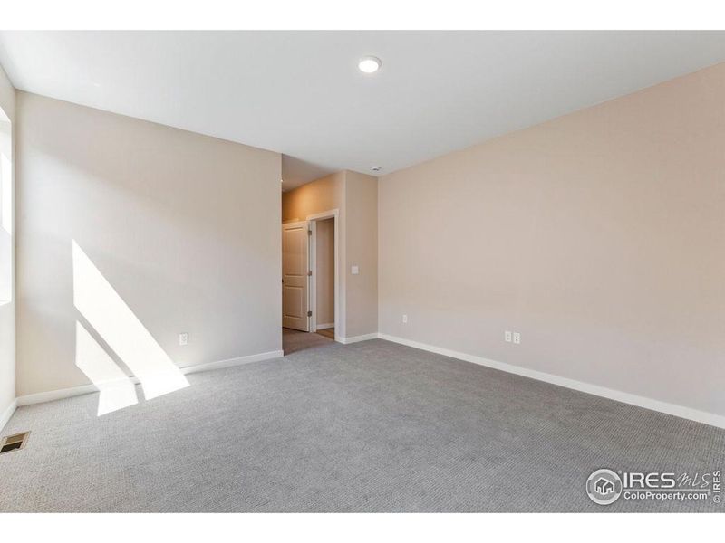 Spacious, unfurnished interior of a new home in , Fort Collins (Image 17).