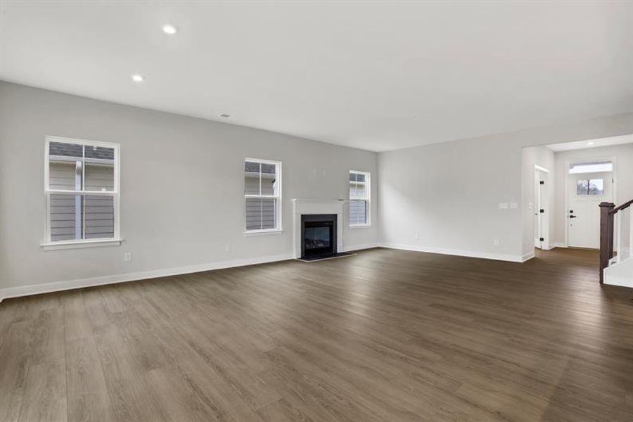 Spacious, unfurnished interior of a new home in Crystal Falls, Dawsonville (Image 27).