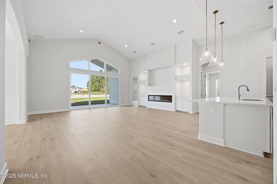 Spacious, unfurnished interior of a new home in Silver Landing At Silverleaf, St. Augustine (Image 10).