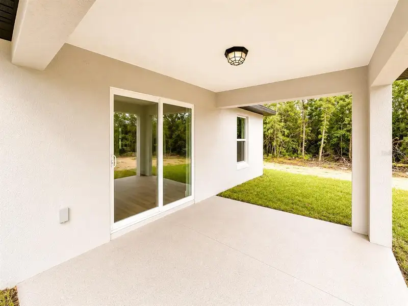 Exterior details and patio area of a home in , Ocala (Image 4).