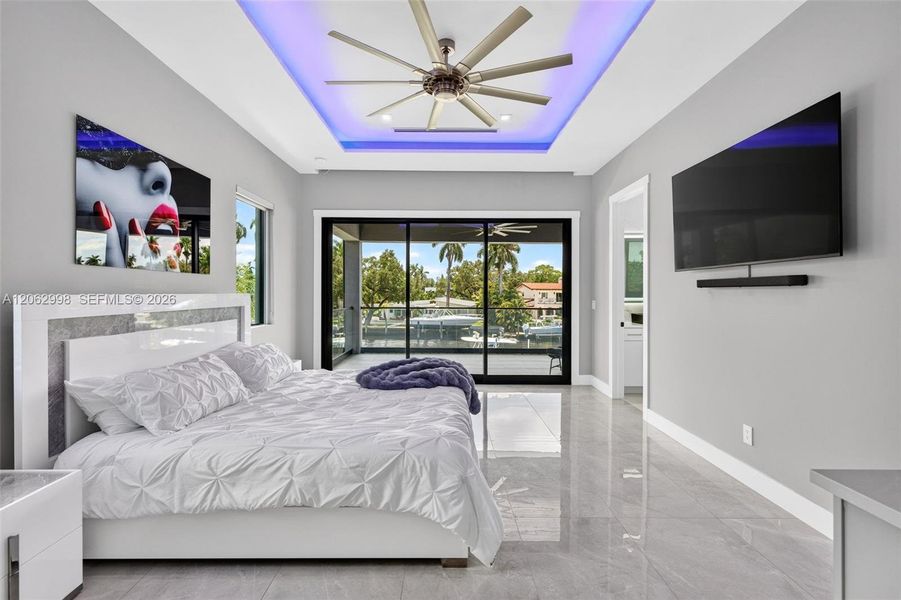 Primary bedroom suite w/ french doors, morning bar, en suite walk in closet and spa bathroom. Sliders lead to private balcony looking down the river