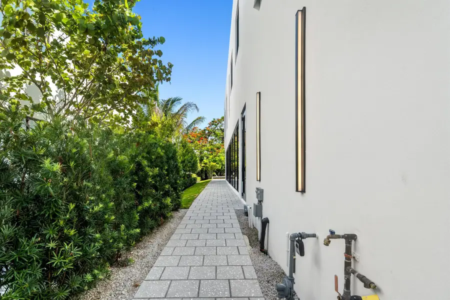 WALKWAY WALKWAY