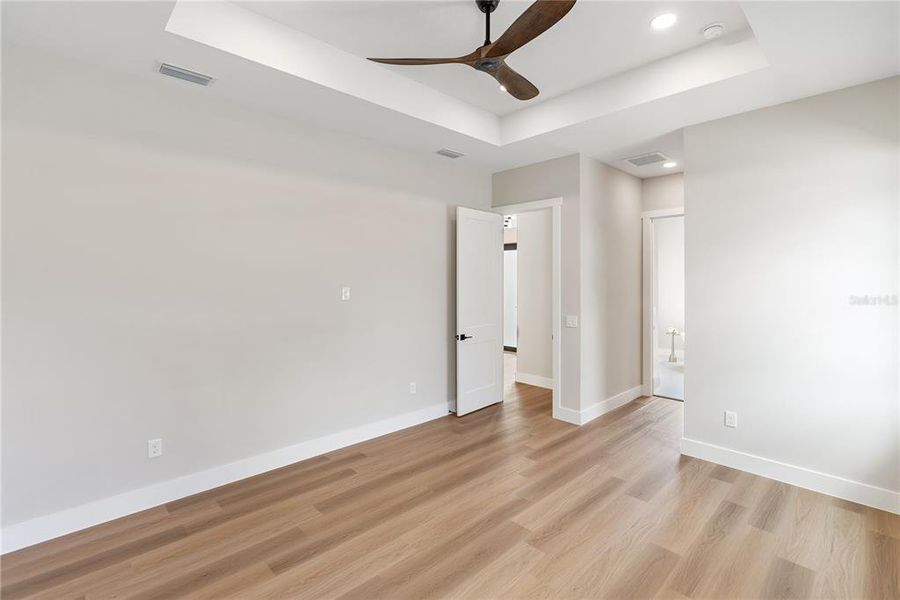 Spacious, unfurnished interior of a new home in , Port Charlotte (Image 57).