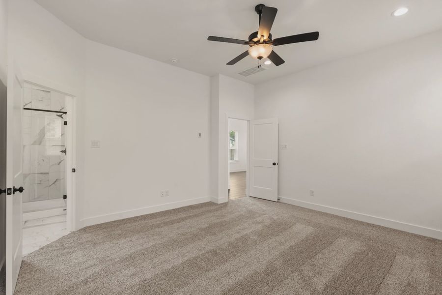 Spacious, unfurnished interior of a new home in Evergreen, Fulshear (Image 10).