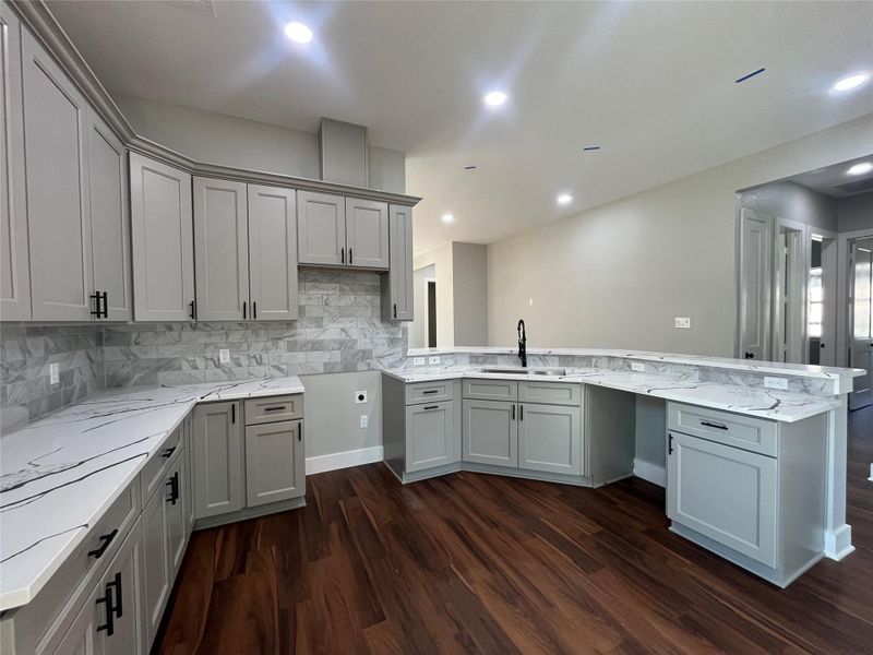 28811 Champion Oaks bright kitchen 28811 Champion Oaks bright kitchen