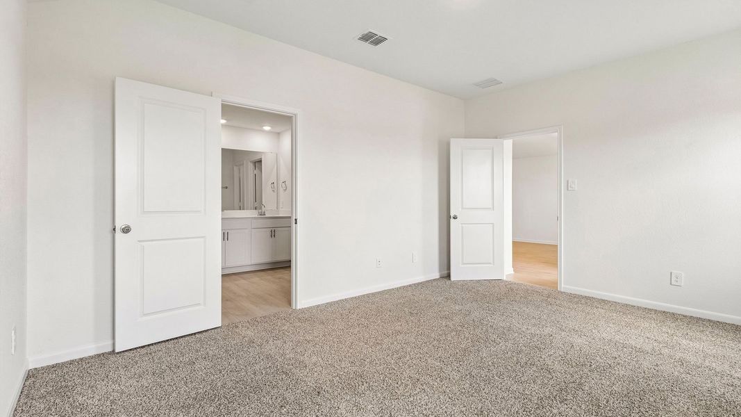 Spacious, unfurnished interior of a new home in Briarwood, Elgin (Image 25).