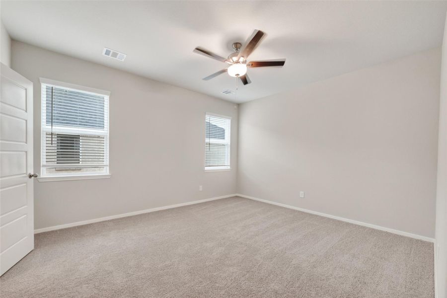 Spacious, unfurnished interior of a new home in Rollingbrook Estates, Baytown (Image 31).
