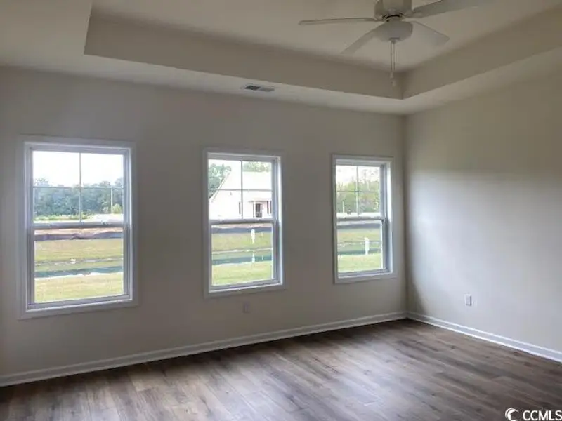 Spacious, unfurnished interior of a new home in Oak Hollow, Longs (Image 14).