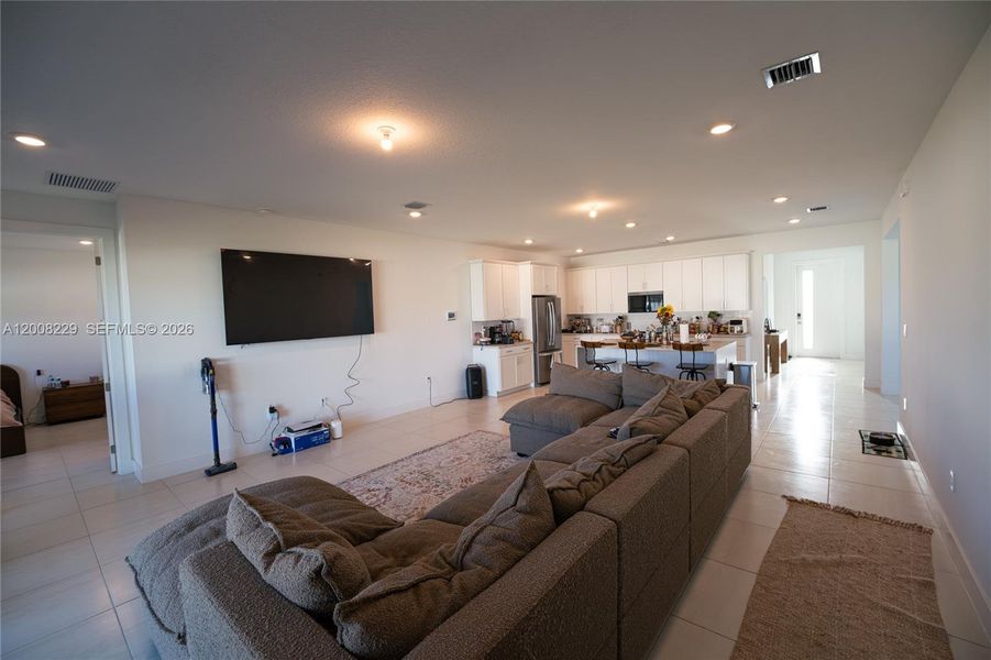 Furnished interior view inside a new home in , Homestead (Image 39).