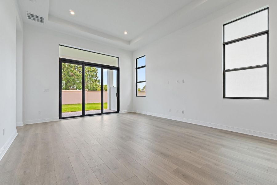 Spacious, unfurnished interior of a new home in , Port St. Lucie (Image 10).