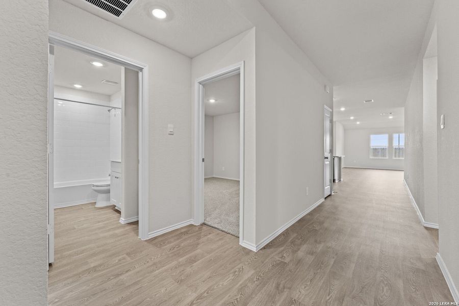 Spacious, unfurnished interior of a new home in Navarro Fields, Seguin (Image 11).