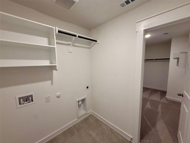 Spacious, unfurnished interior of a new home in Creeks Crossing, Elgin (Image 13).