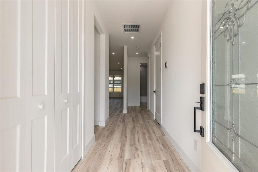 Spacious, unfurnished interior of a new home in , Daytona Beach (Image 27).