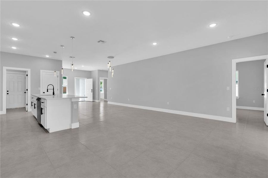 Spacious, unfurnished interior of a new home in , Port Charlotte (Image 17).