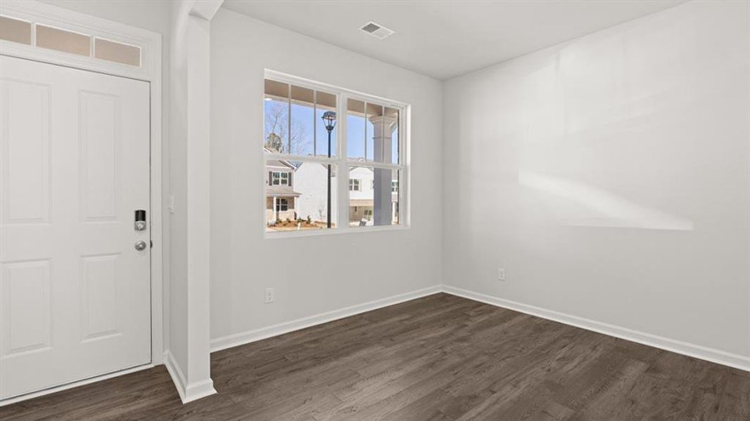 Spacious, unfurnished interior of a new home in Oaks at Cedar Grove, Fairburn (Image 16).