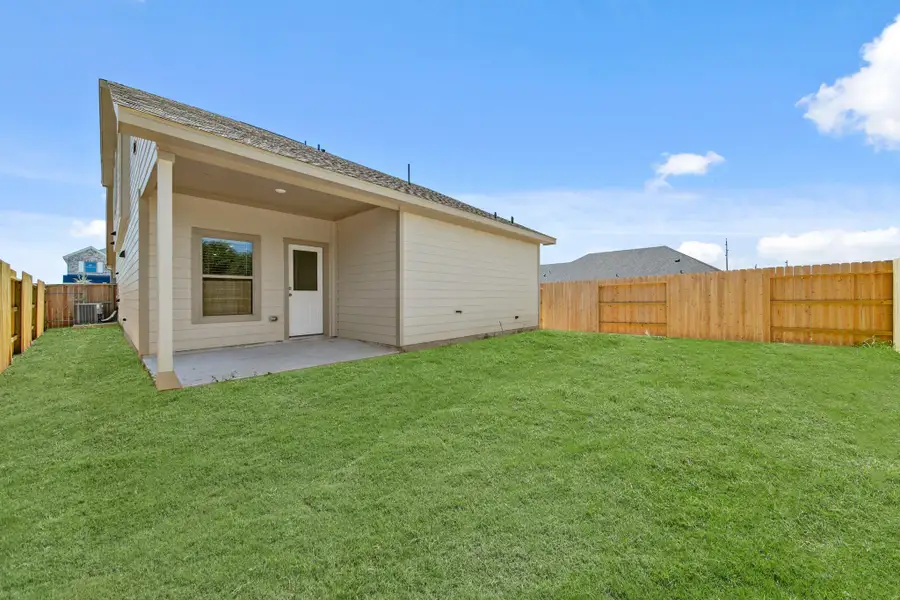 Exterior details and patio area of a home in Laurel Landing, Alvin (Image 15).