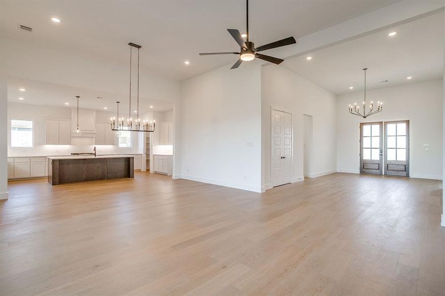 Spacious, unfurnished interior of a new home in Waterfall Ranch, Waxahachie (Image 23).