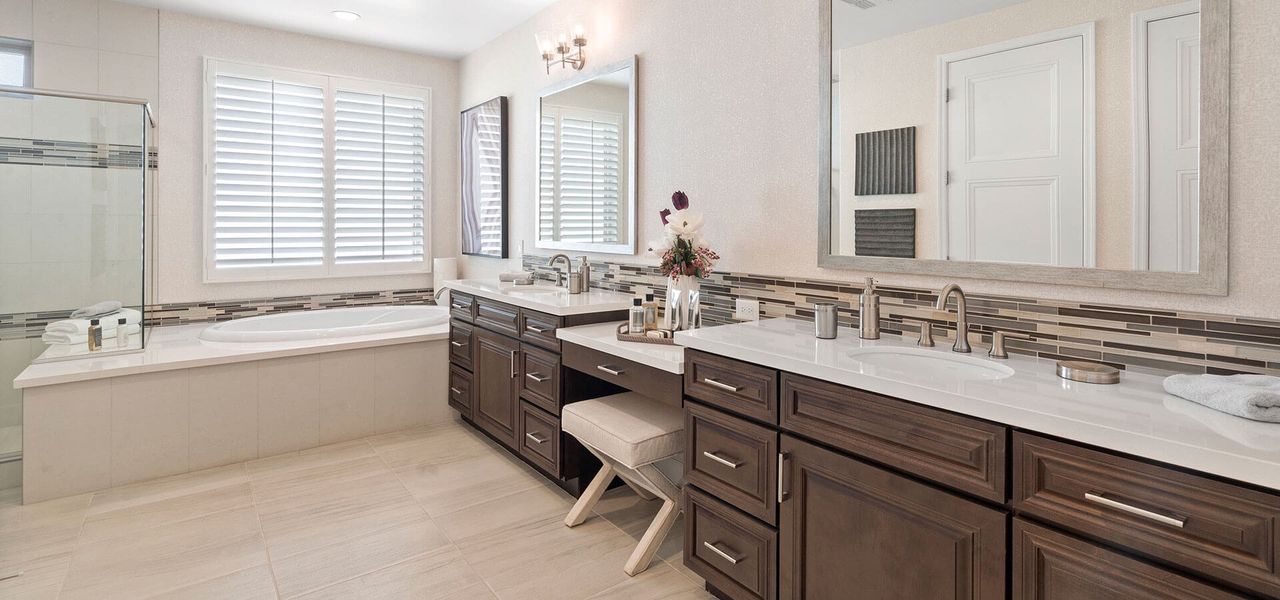 Representative furnished interior of a home built from the Vienta by Robson Resort Communities in Robson Ranch Arizona, Eloy (Image 8).