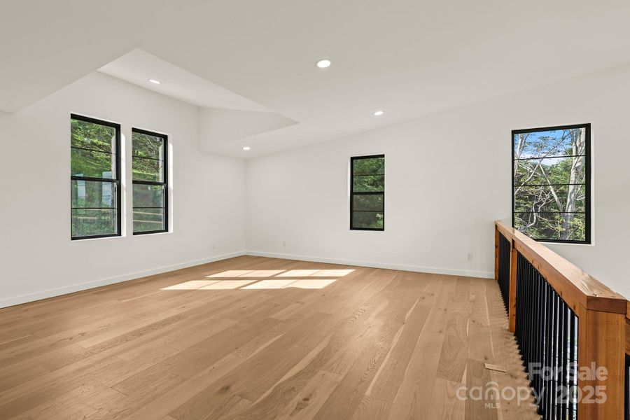 Spacious, unfurnished interior of a new home in , Seven Devils (Image 16).