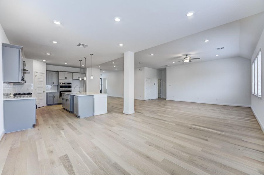 Spacious, unfurnished interior of a new home in Townsen Landing, Humble (Image 36).