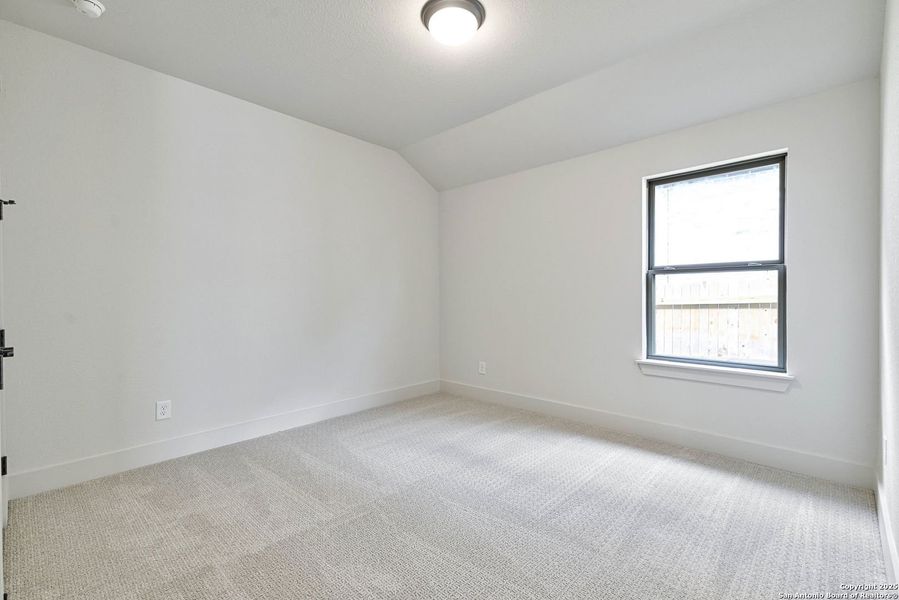 Spacious, unfurnished interior of a new home in Kinder Ranch 70's, San Antonio (Image 16).