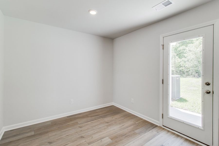 Spacious, unfurnished interior of a new home in Haynes Park, Columbia (Image 16).