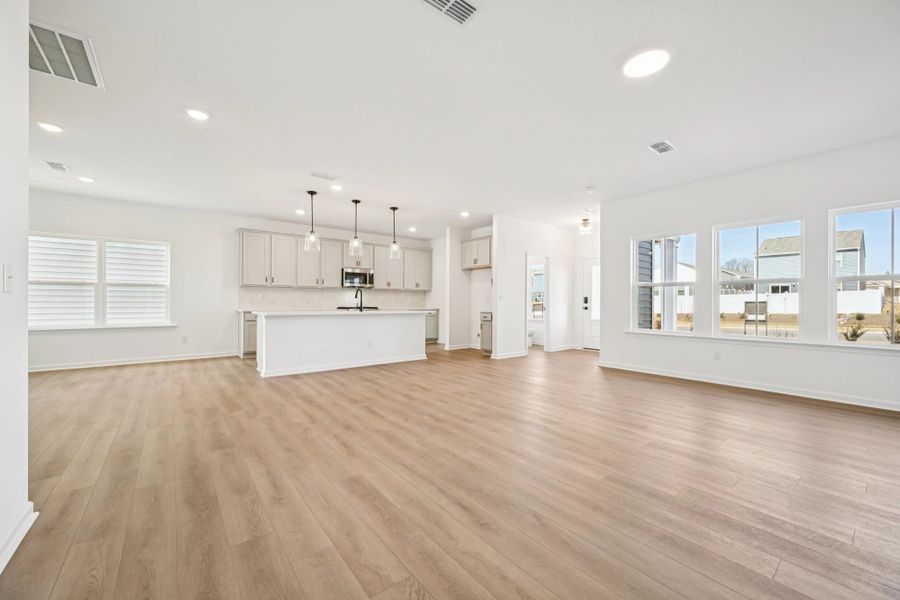 Representative images and renderings are for illustrative purposes. Actual structural options and design finishes of home may vary. Representative images and renderings are for illustrative purposes. Actual structural options and design finishes of home may vary.