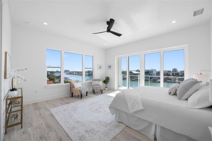 Furnished interior view inside a new home in , Treasure Island (Image 11).