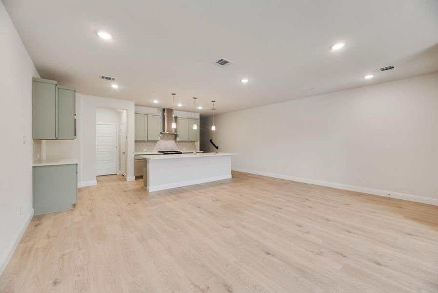 Spacious, unfurnished interior of a new home in Bayside, Rowlett (Image 23).
