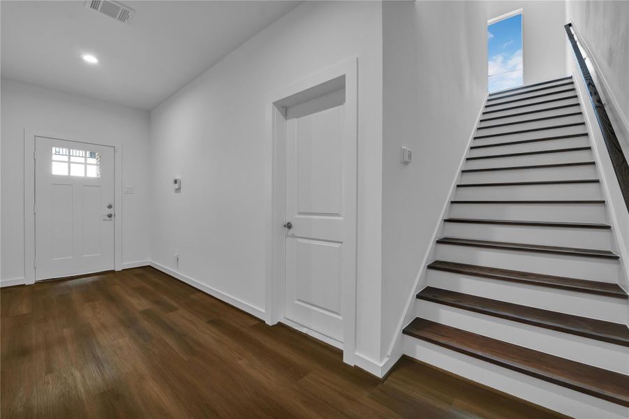 Spacious, unfurnished interior of a new home in , Houston (Image 27).