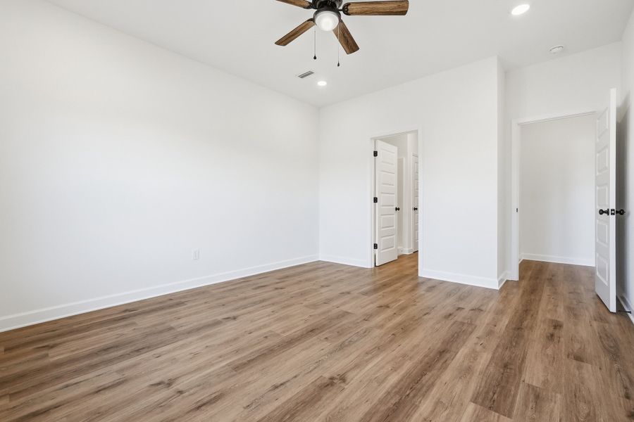 Spacious, unfurnished interior of a new home in Southern Day Chateau, Baker (Image 30).