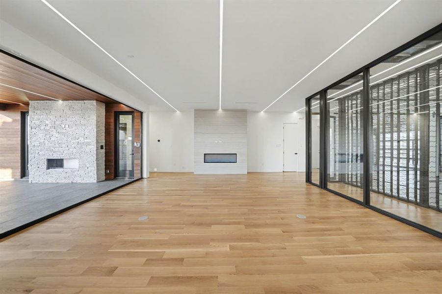 Spacious, unfurnished interior of a new home in , Dallas (Image 21).