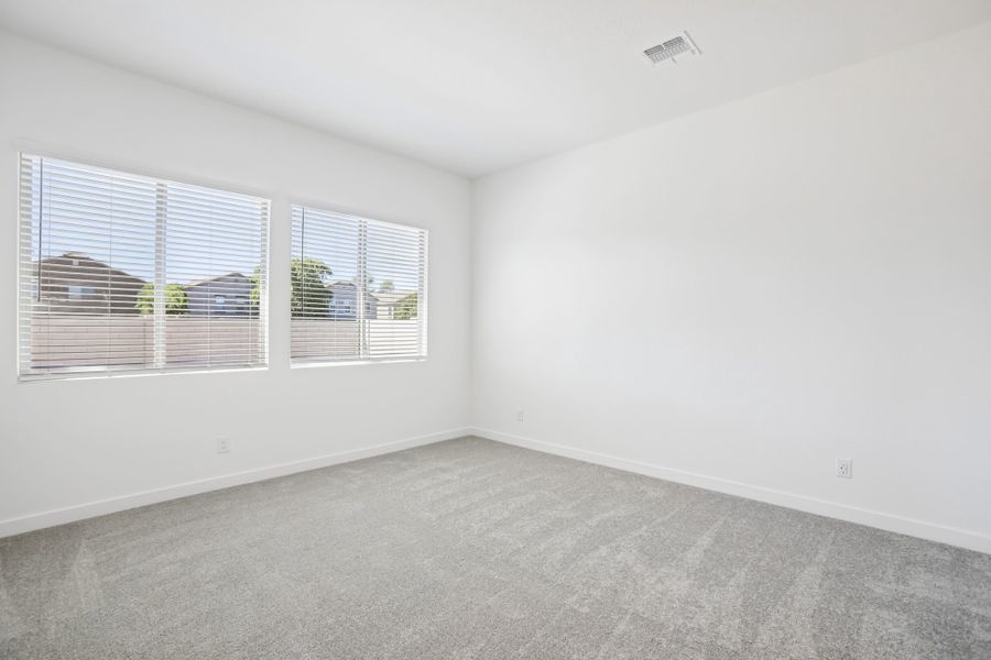 Spacious, unfurnished interior of a new home in Terraza, San Tan Valley (Image 27).