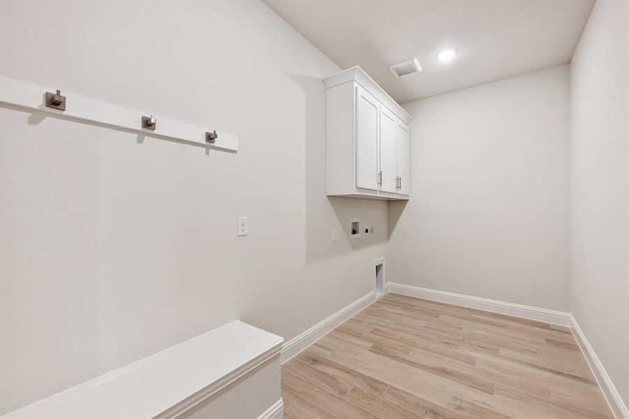 Spacious, unfurnished interior of a new home in Terracina, Rockwall (Image 37).