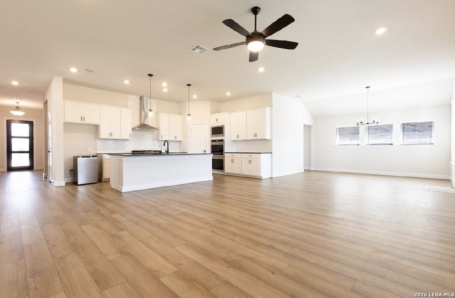 Spacious, unfurnished interior of a new home in The Reserve at Weston Oaks, San Antonio (Image 23). Spacious, unfurnished interior of a new home in The Reserve at Weston Oaks, San Antonio (Image 23).
