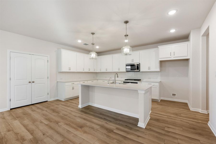 Representative images and renderings are for illustrative purposes. Actual structural options and design finishes of home may vary.