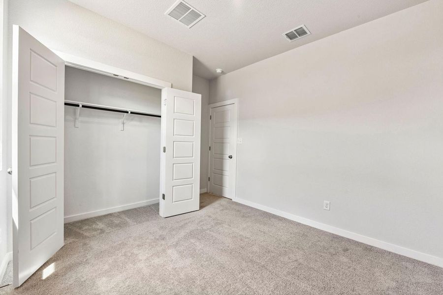 Spacious, unfurnished interior of a new home in Cloverleaf, Austin (Image 29).