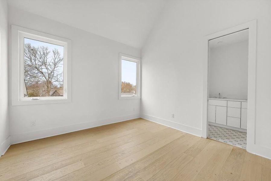 Spacious, unfurnished interior of a new home in , Atlanta (Image 27).