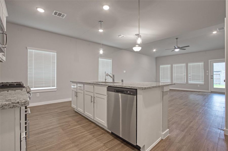 One stop living! Everything open means togetherness. One stop living! Everything open means togetherness.