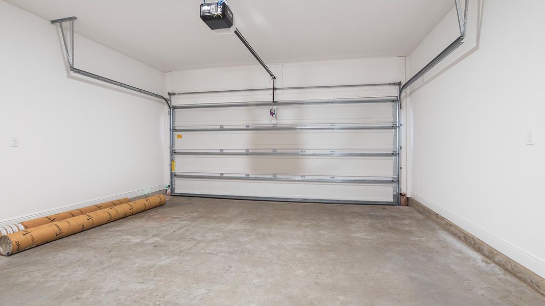 Spacious, unfurnished interior of a new home in Caballeros Estates At Hombre, Panama City Beach (Image 29). Spacious, unfurnished interior of a new home in Caballeros Estates At Hombre, Panama City Beach (Image 29).