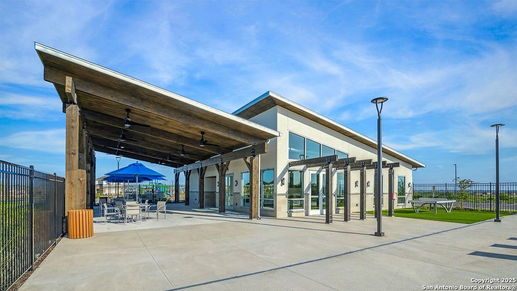 Community amenities in Avenida, Converse (Image 33).