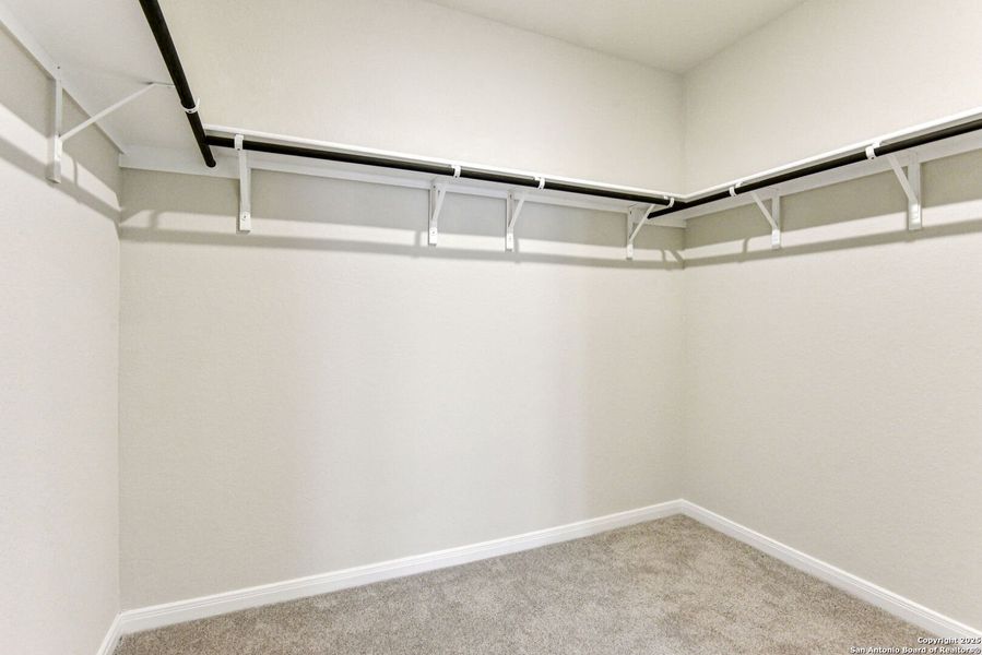 Spacious, unfurnished interior of a new home in Remington Ranch, San Antonio (Image 20).
