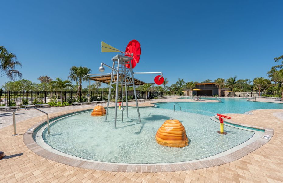 Community amenities in Oakfield Lakes, Parrish (Image 11).