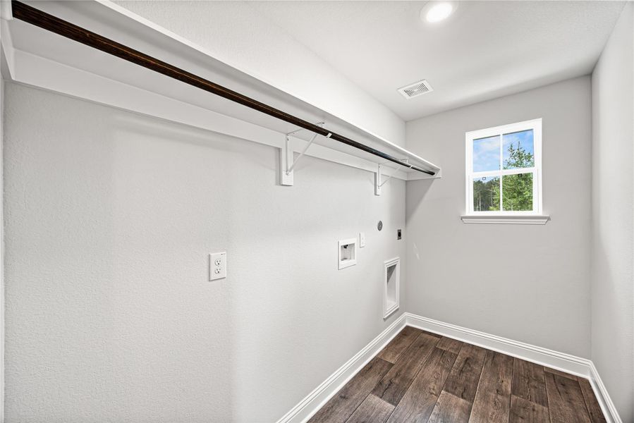 *Representative photo. Colors and features may differ*